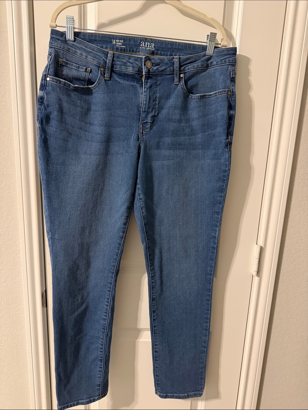 a.n.a Women’s Skinny Jeans in Medium Blue Wash